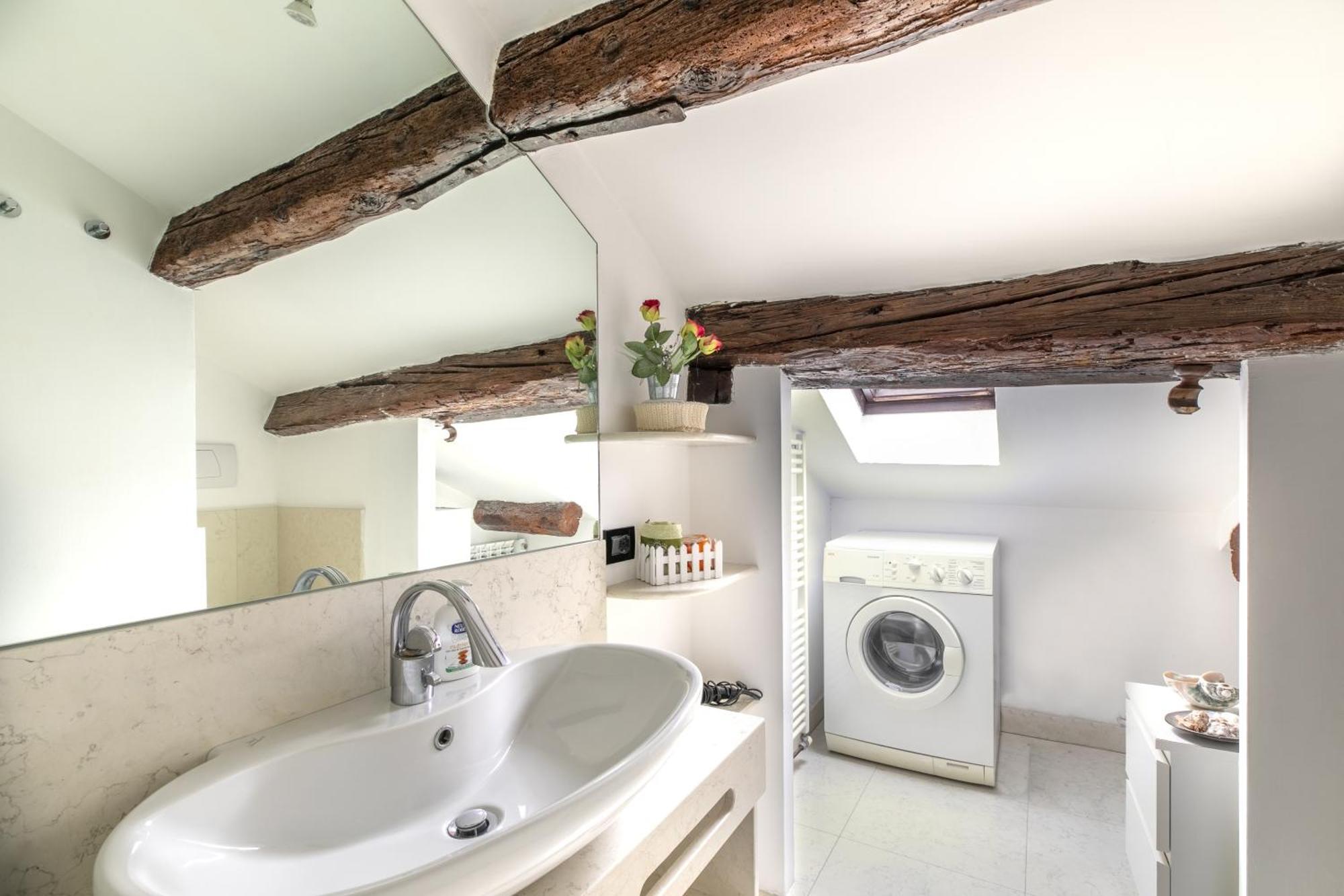 Apartamento Lovely Attic For 4 Person With Wifi - A/c *