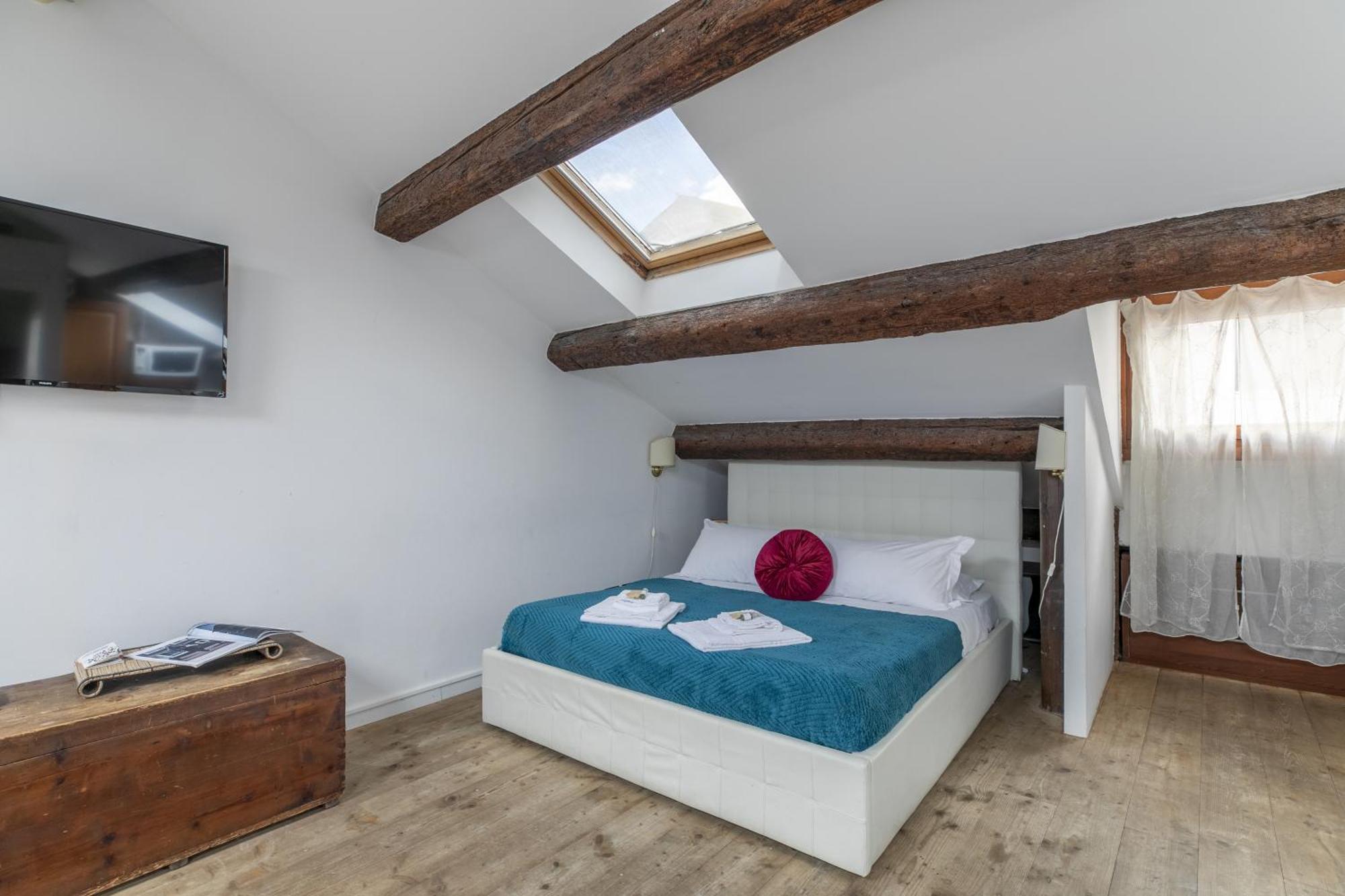 Lovely Attic For 4 Person With Wifi - A/c Veneza