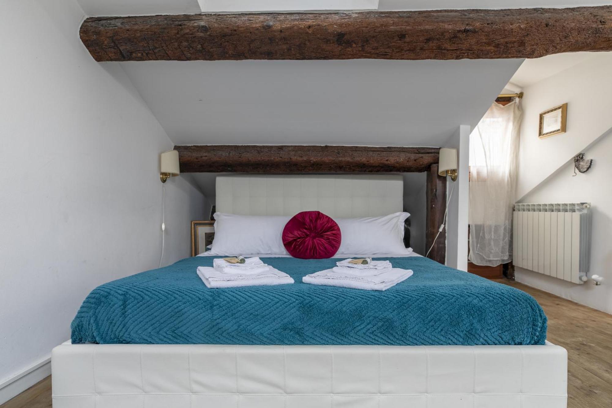 Lovely Attic For 4 Person With Wifi - A/c Apartamento