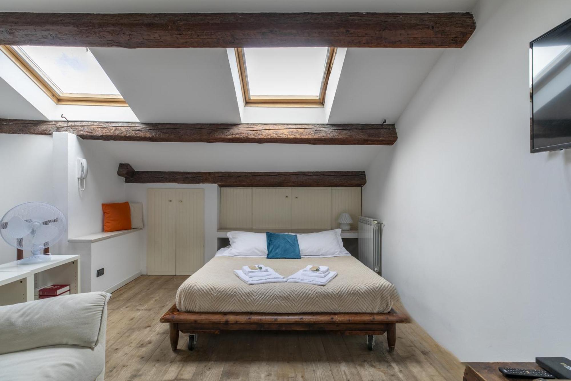 Lovely Attic For 4 Person With Wifi - A/c Apartamento *