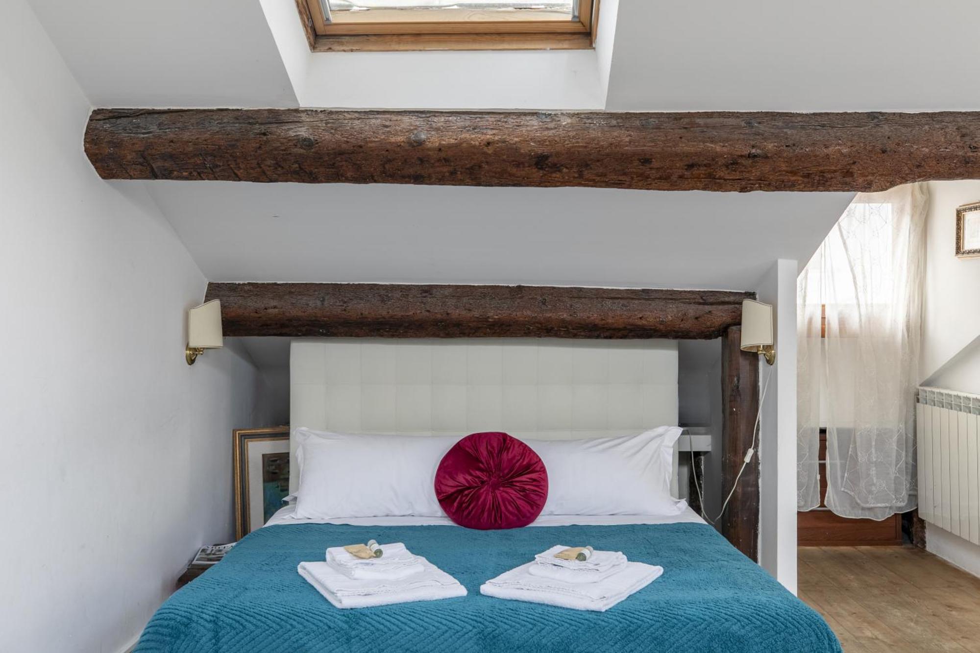 Apartamento Lovely Attic For 4 Person With Wifi - A/c *