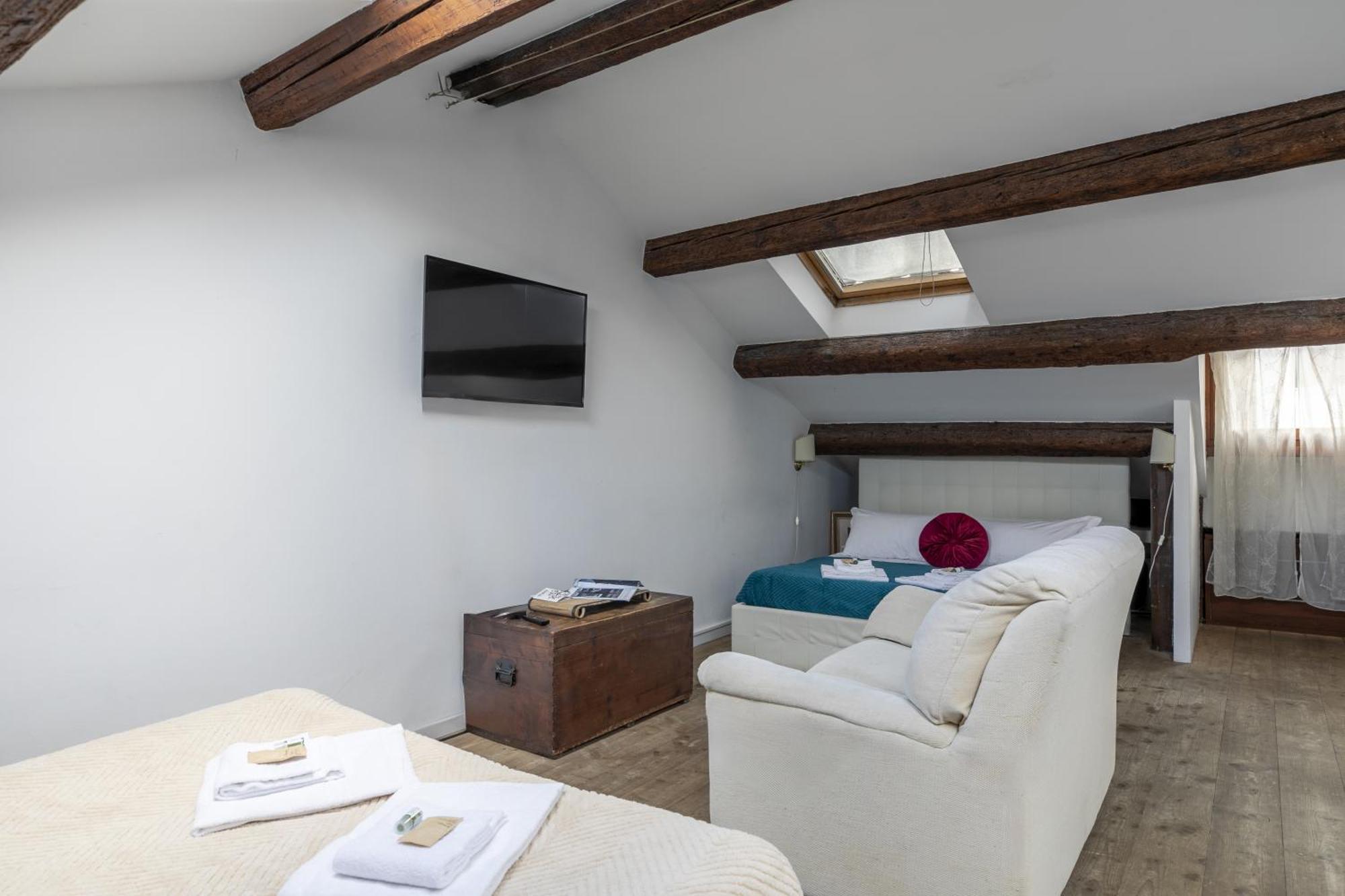 Lovely Attic For 4 Person With Wifi - A/c Apartment Venedig