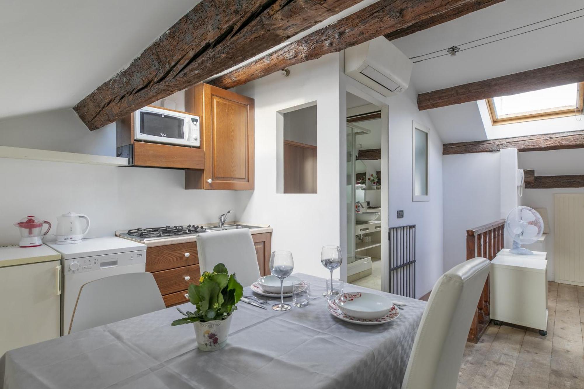 Lovely Attic For 4 Person With Wifi - A/c Veneza