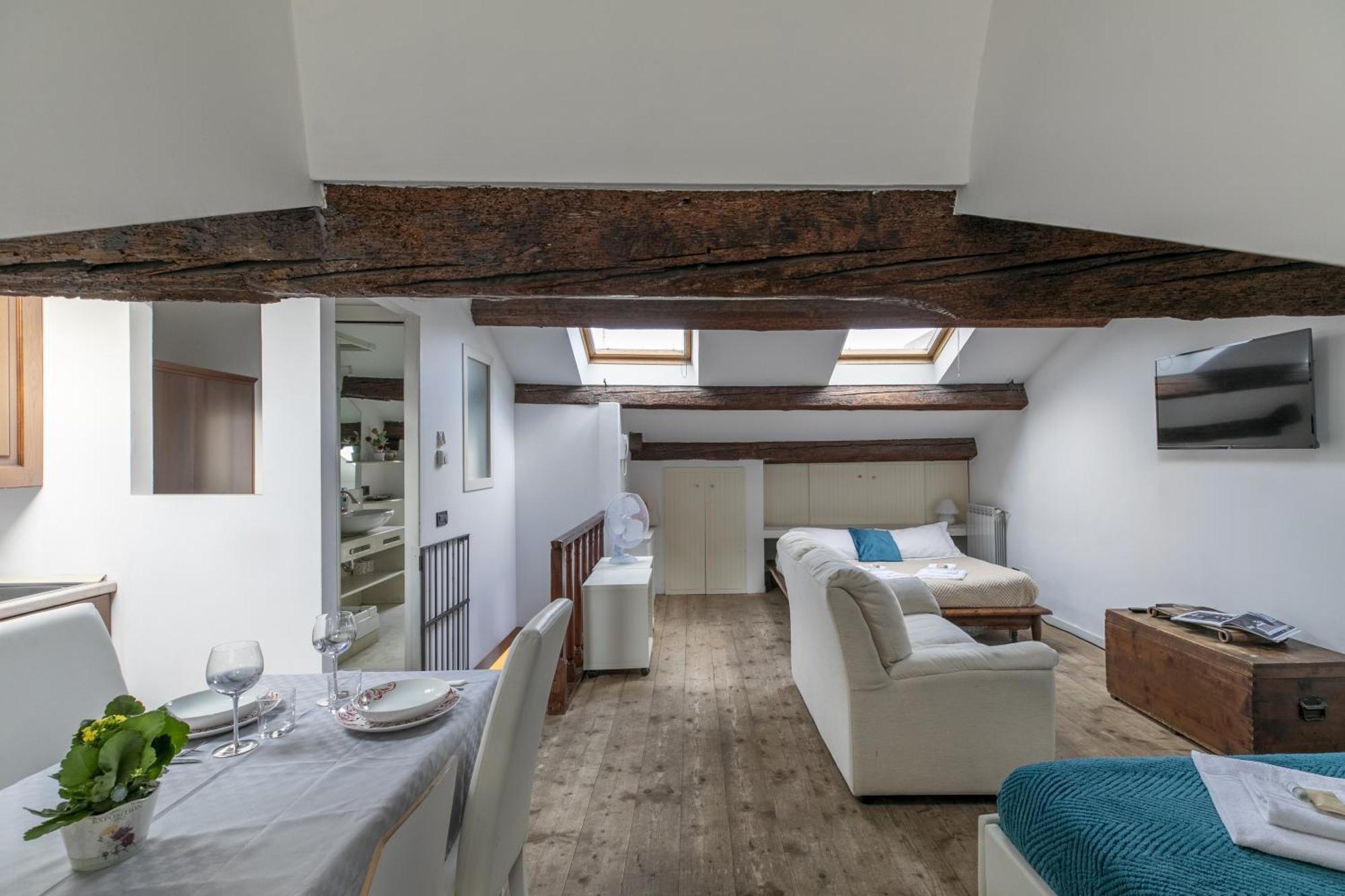 Lovely Attic For 4 Person With Wifi - A/c * Veneza