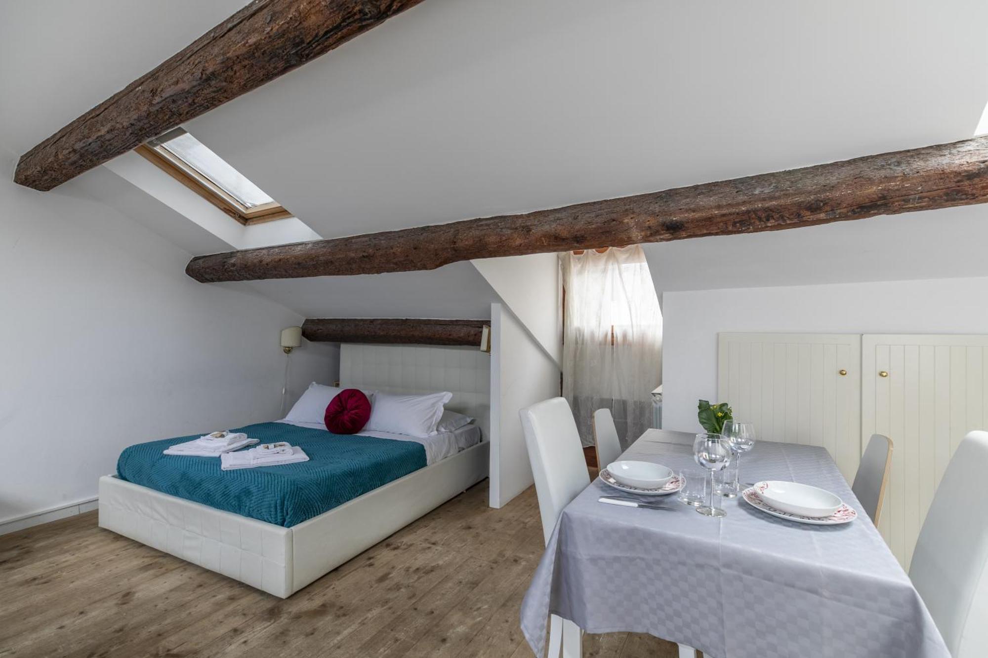 Apartamento Lovely Attic For 4 Person With Wifi - A/c *