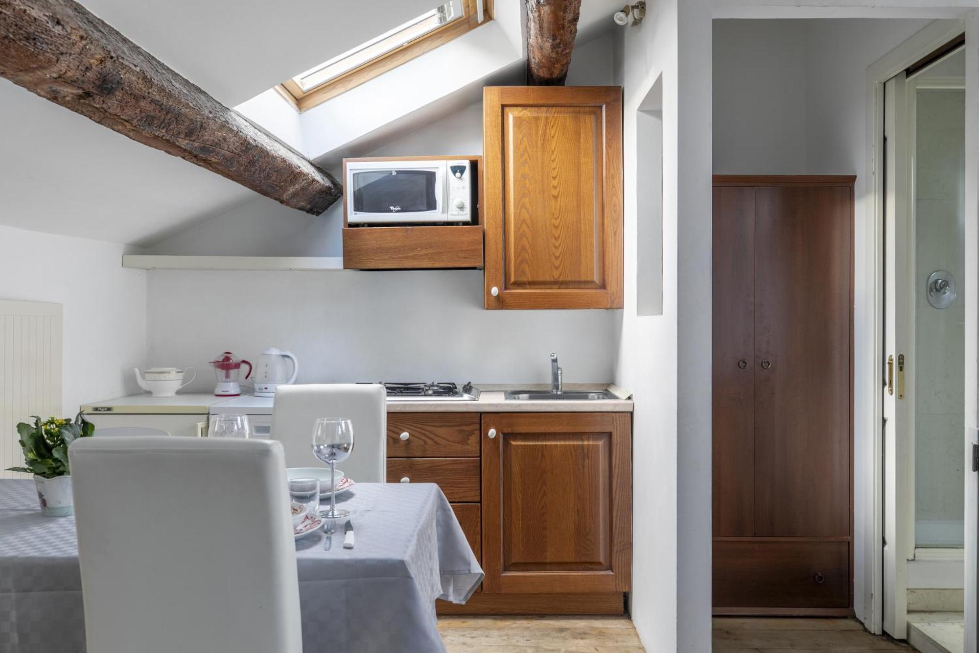 Apartamento Lovely Attic For 4 Person With Wifi - A/c *